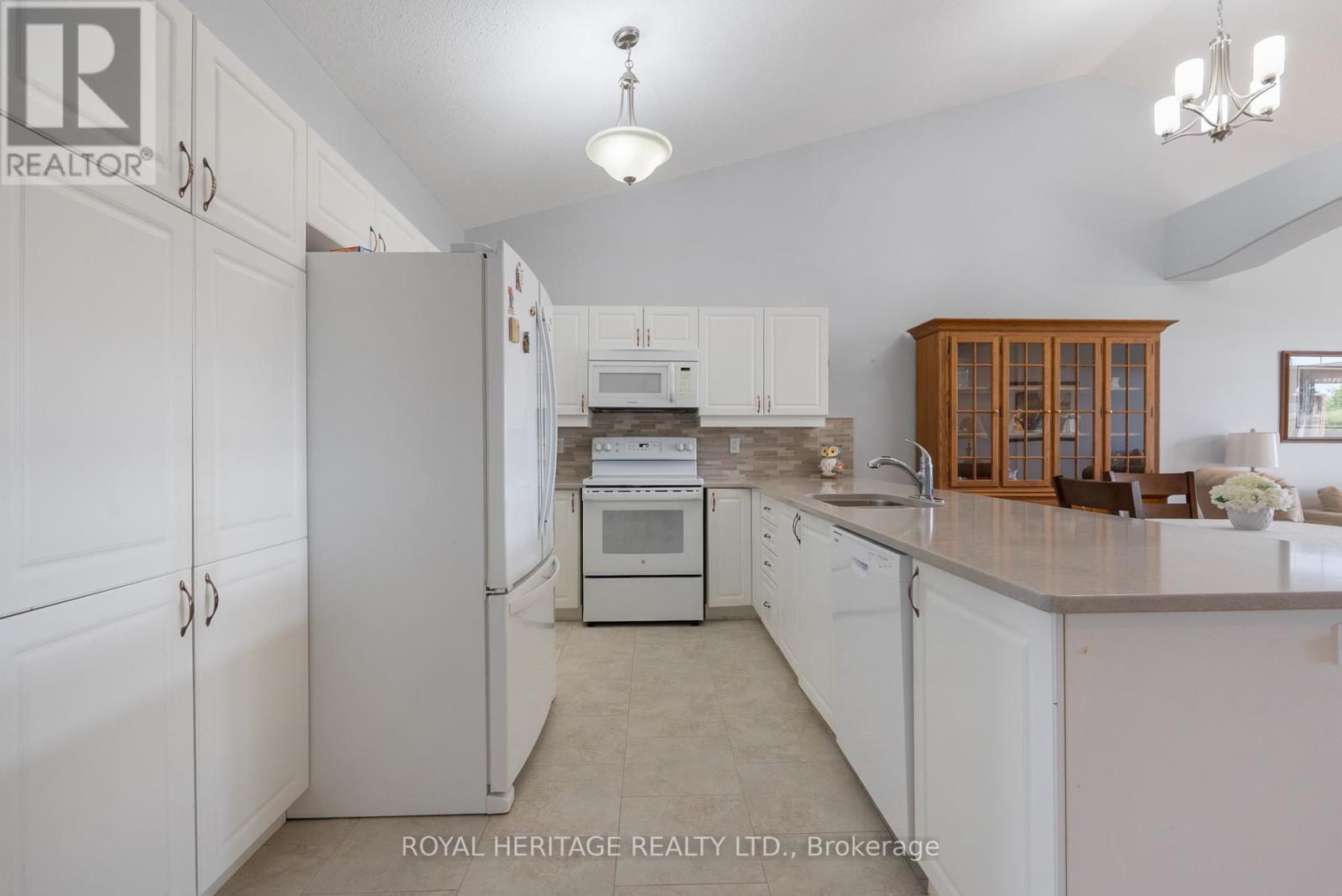 80 Chadwin Drive, Kawartha Lakes (Lindsay), Ontario  K9V 0E9 - Photo 8 - X12194235