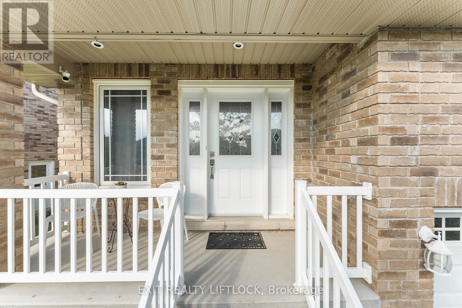 182 Chandler Crescent, Peterborough North (North), Ontario  K9J 0H3 - Photo 3 - X12194921