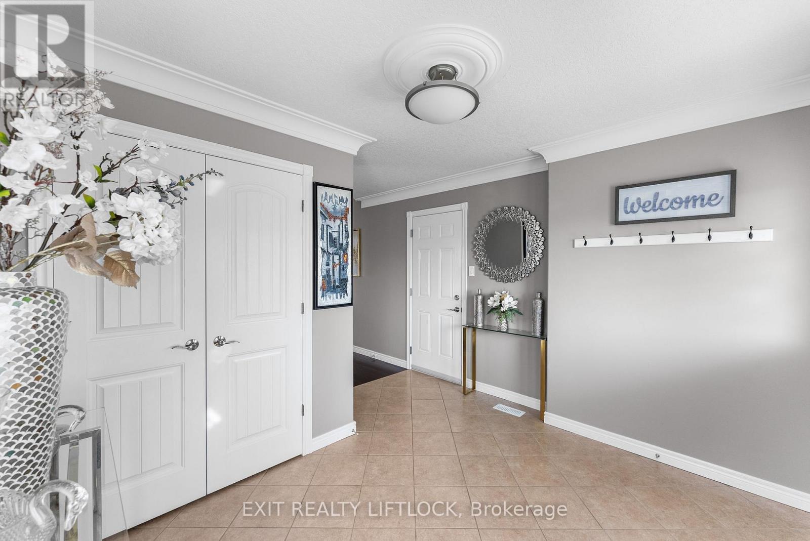 182 Chandler Crescent, Peterborough North (North), Ontario  K9J 0H3 - Photo 5 - X12194921