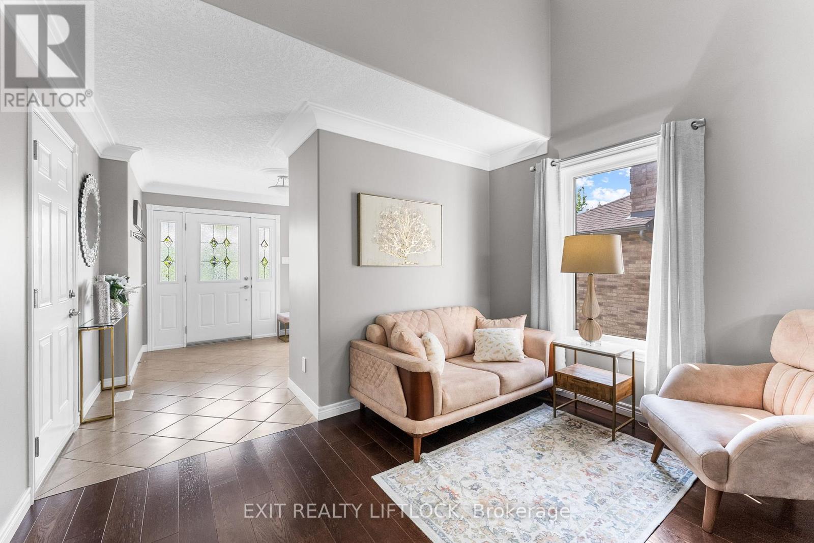 182 Chandler Crescent, Peterborough North (North), Ontario  K9J 0H3 - Photo 7 - X12194921