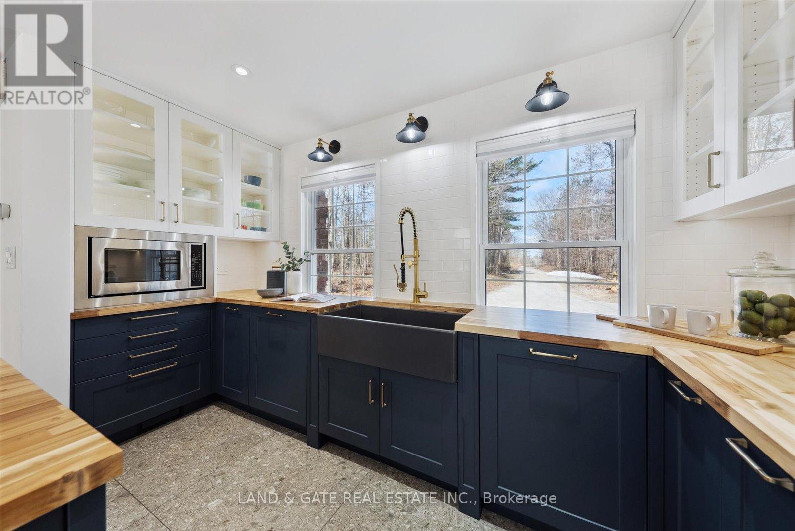 398 Sandy Hook Road, Kawartha Lakes (Manvers), Ontario  L0A 1K0 - Photo 11 - X12195244