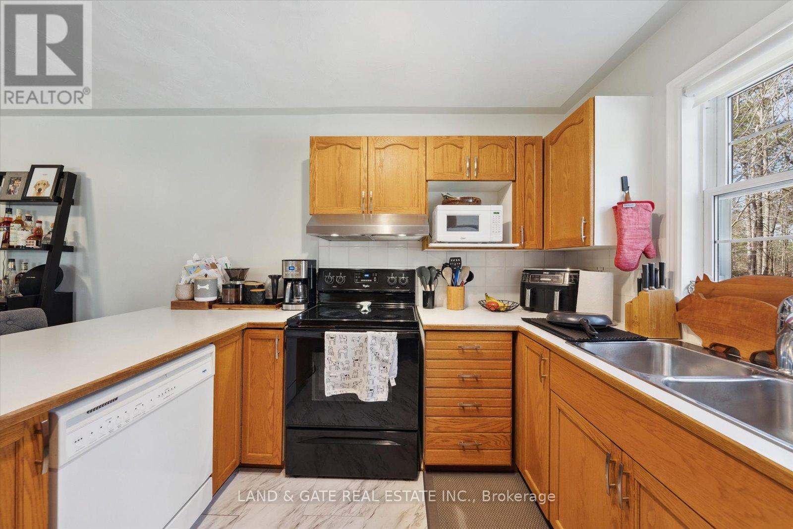 398 Sandy Hook Road, Kawartha Lakes (Manvers), Ontario  L0A 1K0 - Photo 29 - X12195244