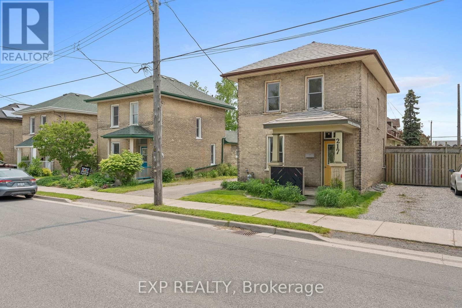 217 Westcott Street, Peterborough Central (South), Ontario  K9J 2G7 - Photo 3 - X12195397