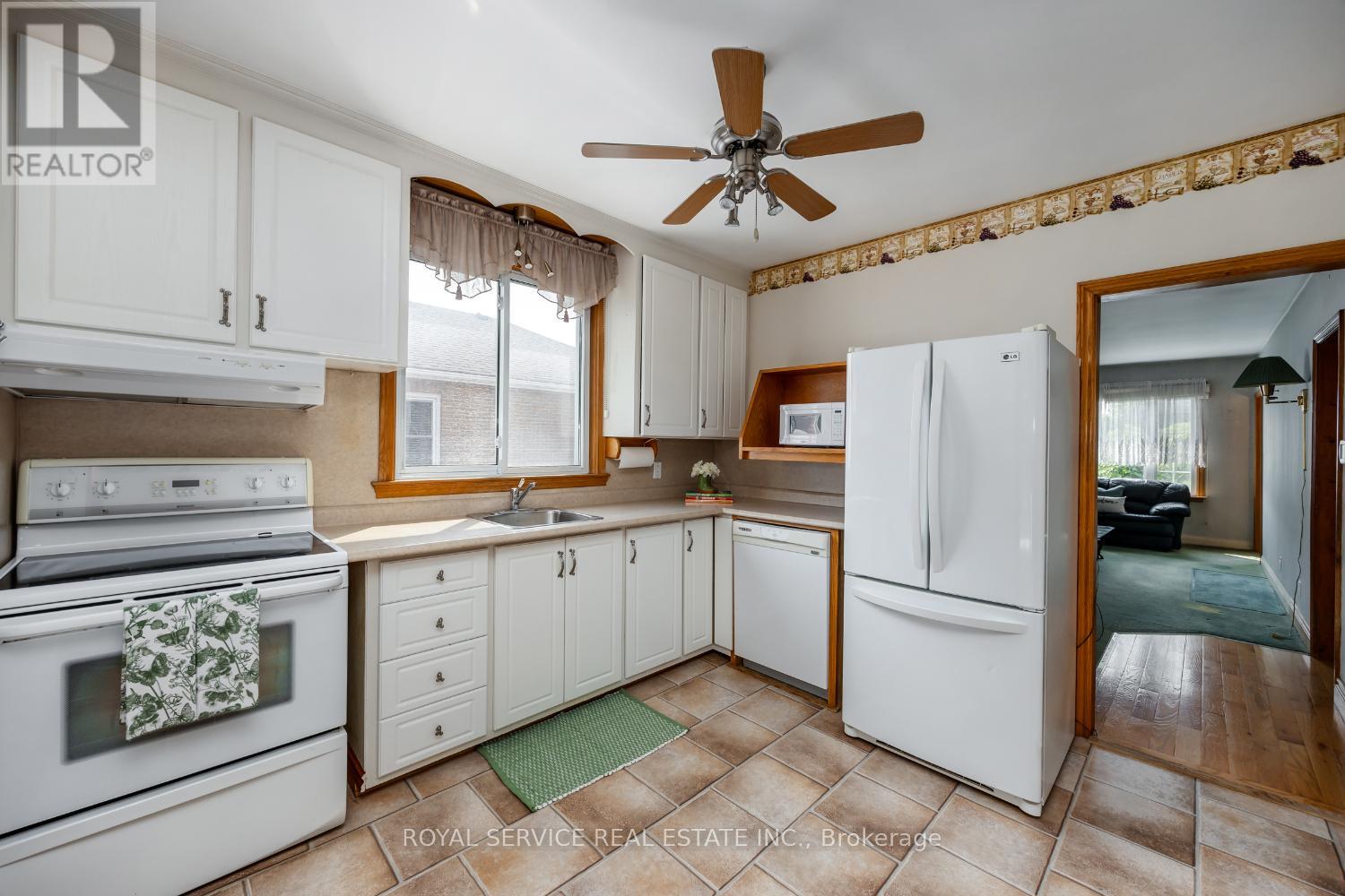 388 Dublin Street, Peterborough Central (North), Ontario  K9H 3C9 - Photo 6 - X12196213