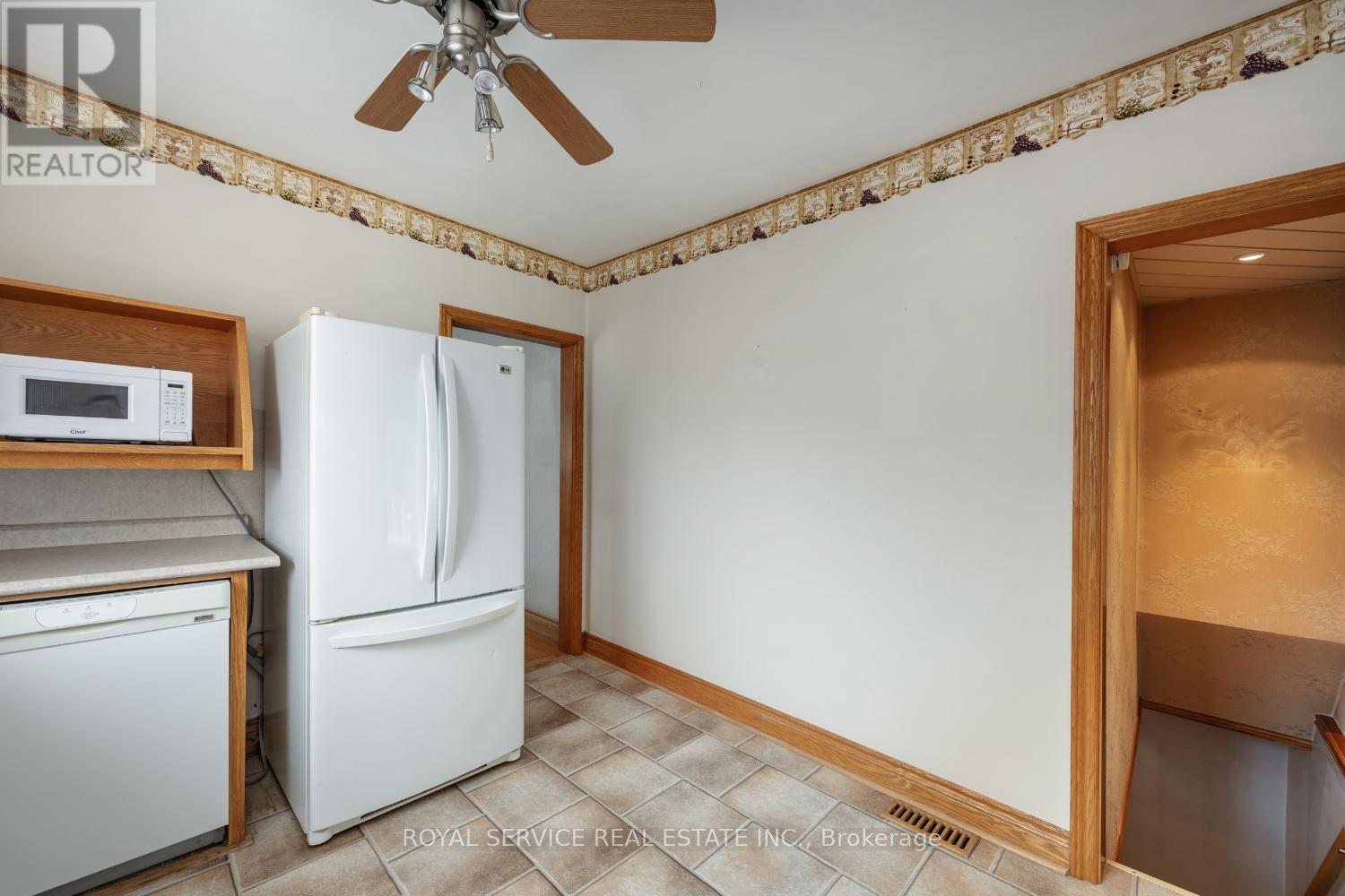 388 Dublin Street, Peterborough Central (North), Ontario  K9H 3C9 - Photo 8 - X12196213