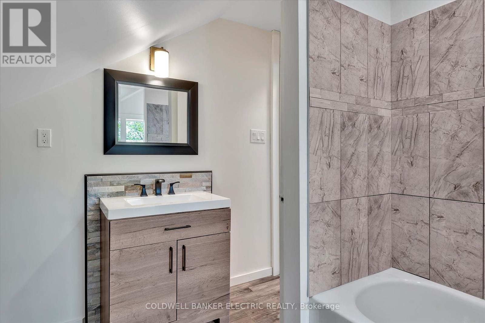 65 Queen Street, Asphodel-Norwood (Norwood), Ontario  K0L 2V0 - Photo 27 - X12196858