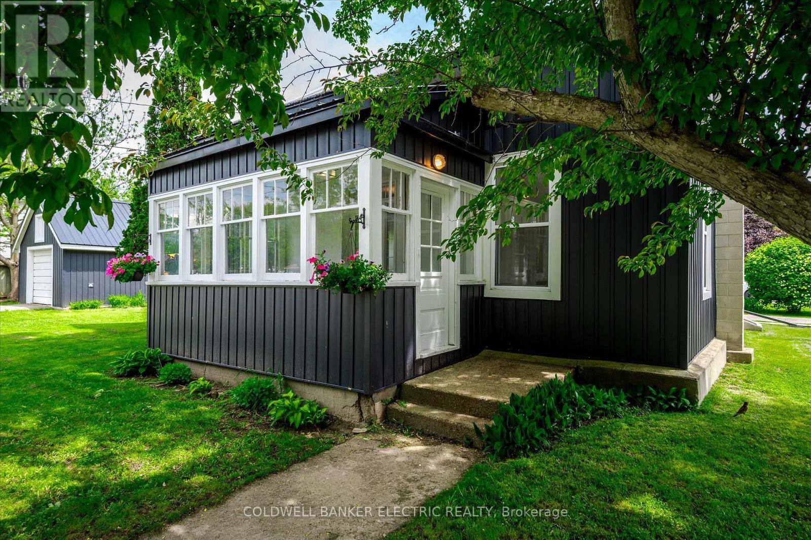 65 Queen Street, Asphodel-Norwood (Norwood), Ontario  K0L 2V0 - Photo 3 - X12196858