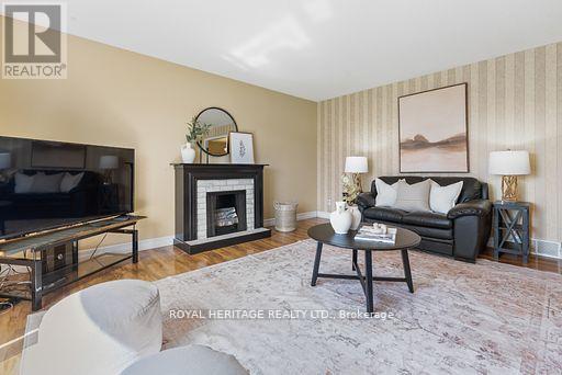 64 Blue Water Avenue, Kawartha Lakes (Fenelon), Ontario  K9V 0K6 - Photo 6 - X12197466