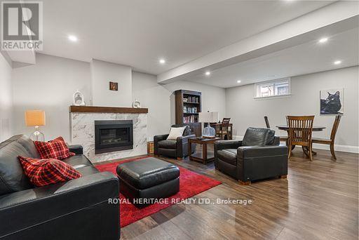 16 Regent Street, Kawartha Lakes (Lindsay), Ontario  K9V 3T7 - Photo 17 - X12197468