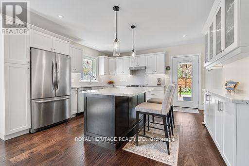 16 Regent Street, Kawartha Lakes (Lindsay), Ontario  K9V 3T7 - Photo 6 - X12197468