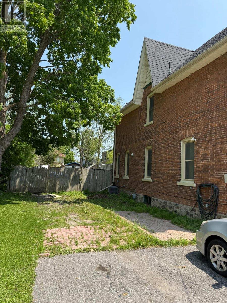 108 Lindsay Street S, Kawartha Lakes (Lindsay), Ontario  K9V 2M6 - Photo 3 - X12197701