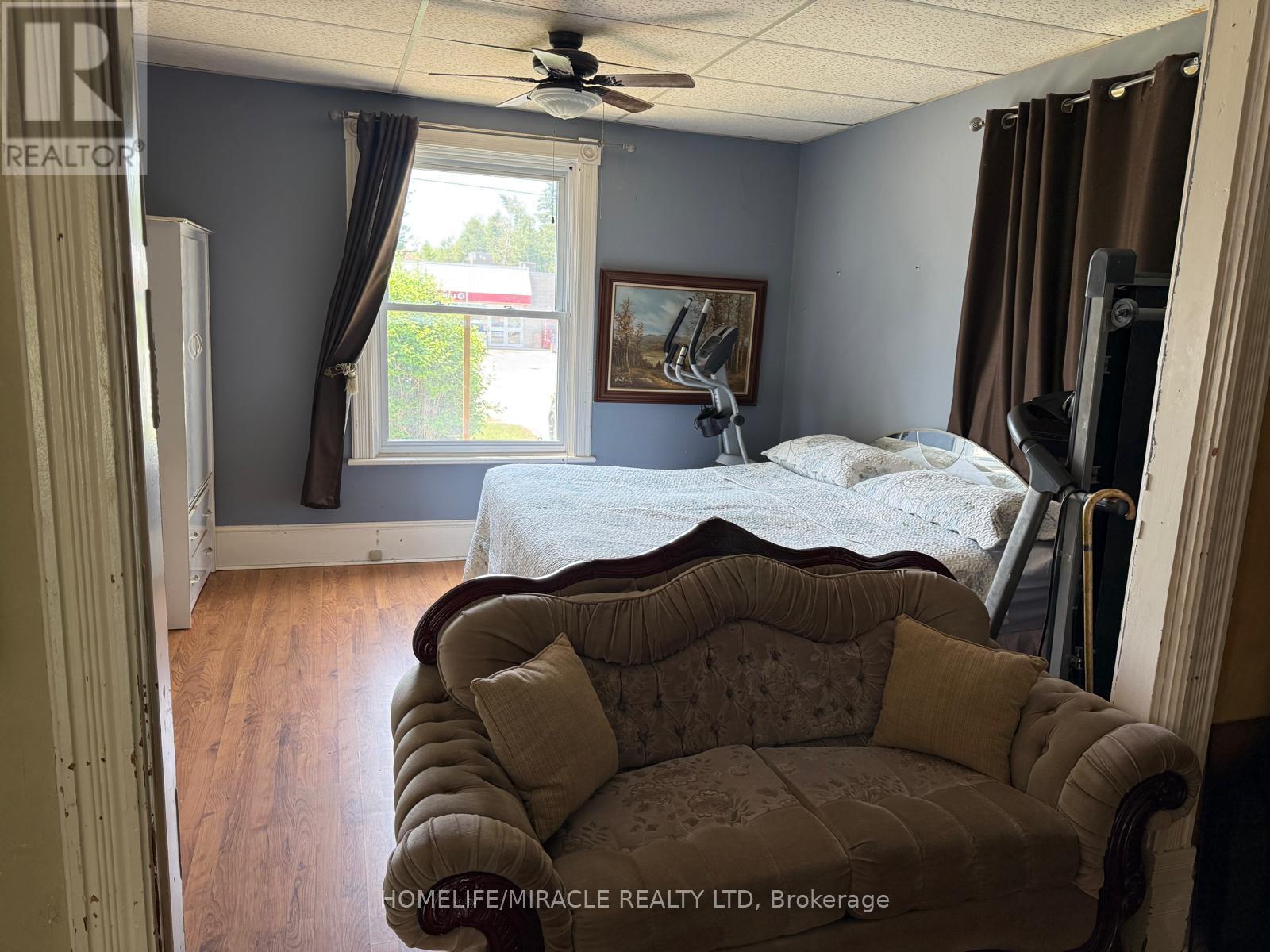 108 Lindsay Street S, Kawartha Lakes (Lindsay), Ontario  K9V 2M6 - Photo 4 - X12197701
