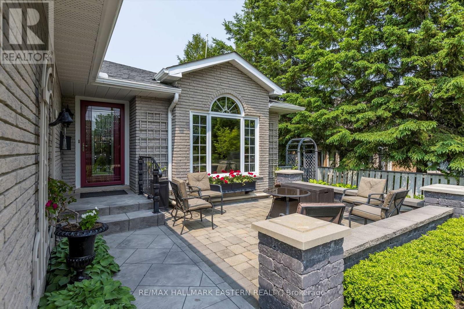 1886 Cherryhill Road, Peterborough West (Central), Ontario  K9K 2E3 - Photo 4 - X12198284