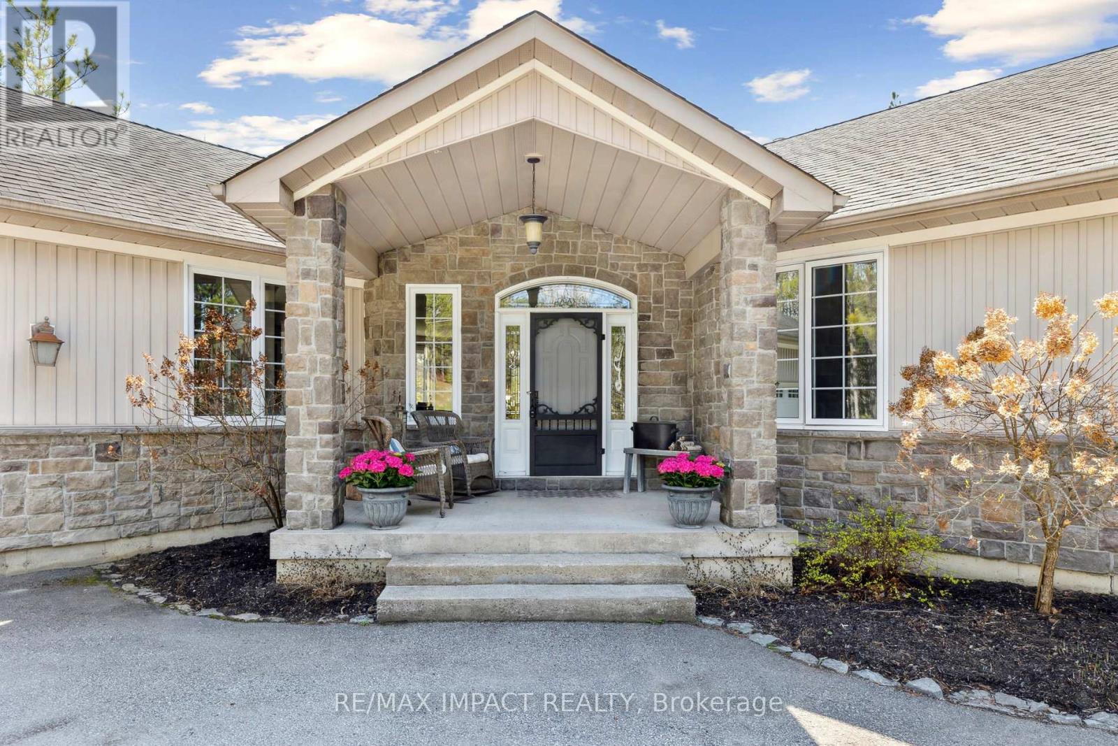 27 Slalom Drive, Kawartha Lakes (Bethany), Ontario  L0A 1A0 - Photo 6 - X12198334