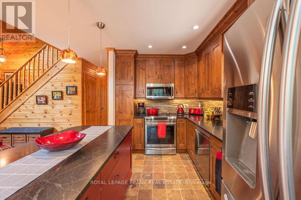120 Sugarbush Crescent, Trent Lakes, Ontario  K0L 1J0 - Photo 11 - X12198642