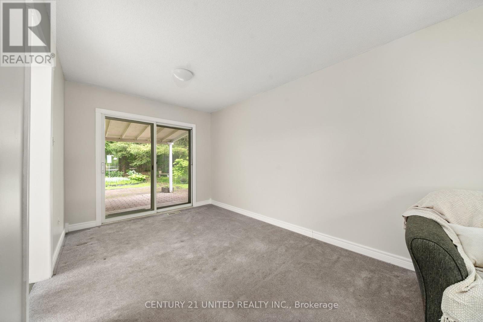 38 Parkview Drive, Peterborough North (South), Ontario  K9H 5M6 - Photo 12 - X12198850