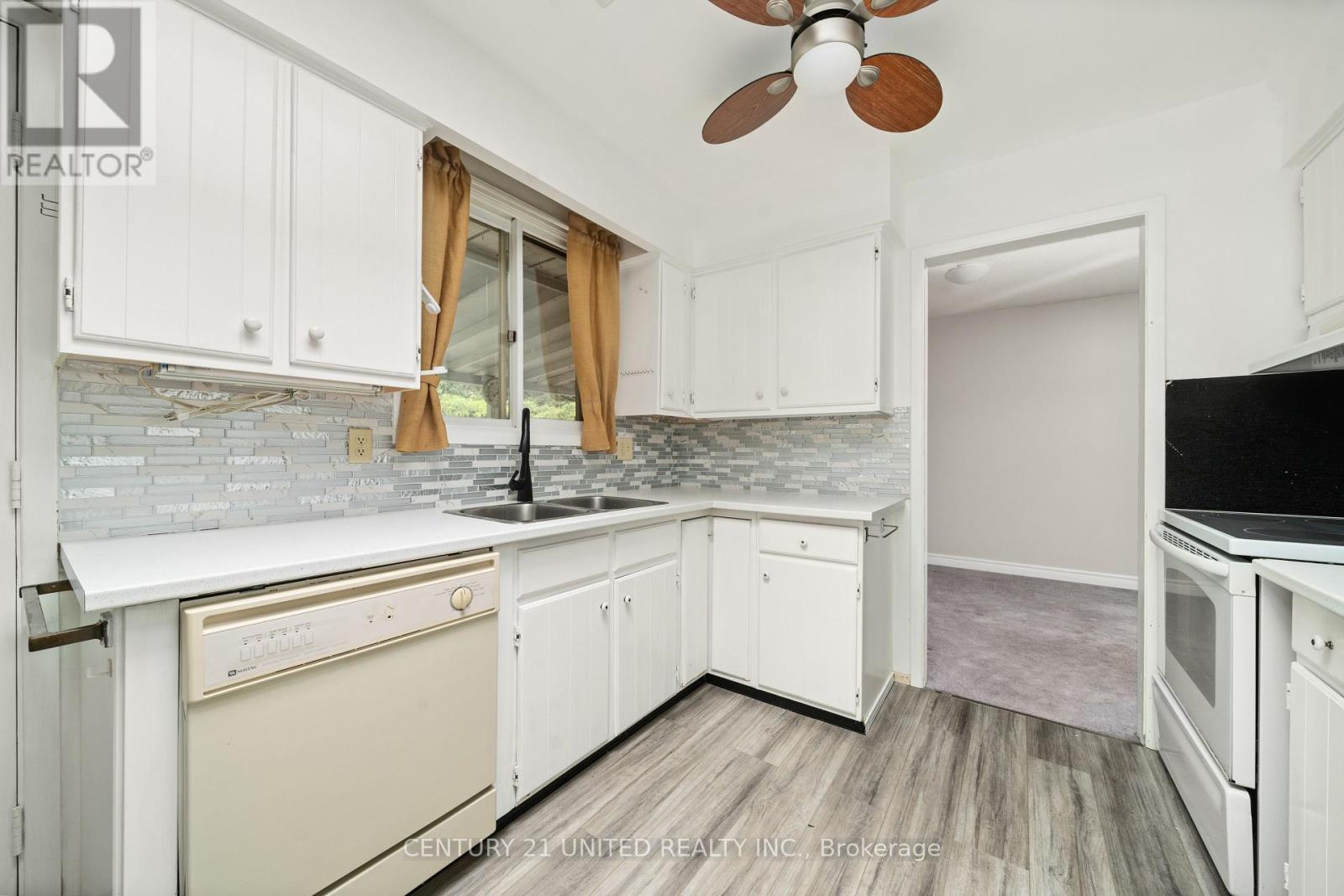 38 Parkview Drive, Peterborough North (South), Ontario  K9H 5M6 - Photo 16 - X12198850