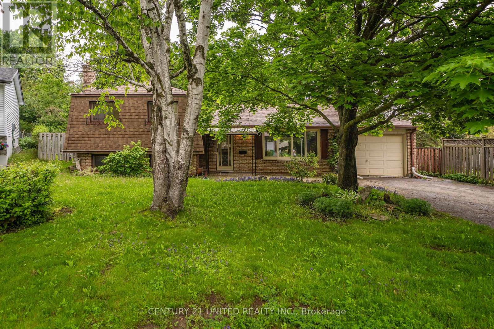 38 Parkview Drive, Peterborough North (South), Ontario  K9H 5M6 - Photo 3 - X12198850