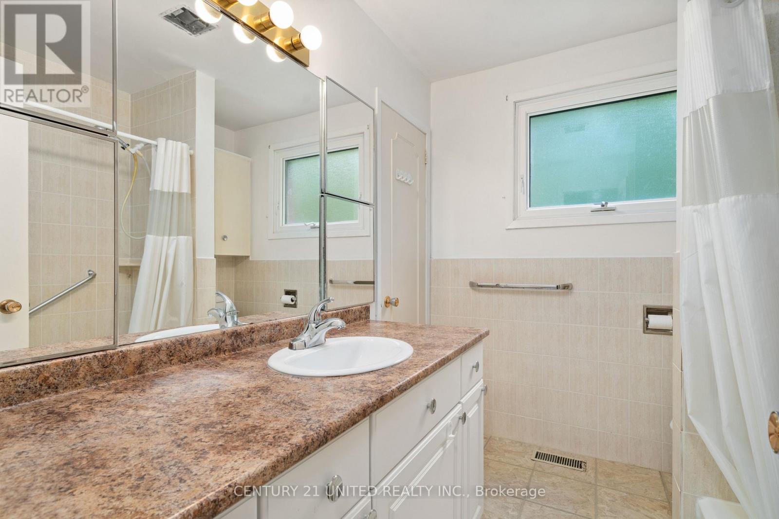 38 Parkview Drive, Peterborough North (South), Ontario  K9H 5M6 - Photo 30 - X12198850