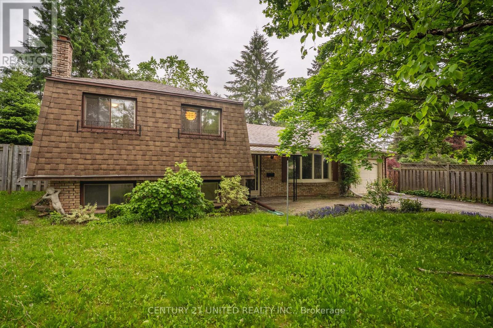 38 Parkview Drive, Peterborough North (South), Ontario  K9H 5M6 - Photo 4 - X12198850