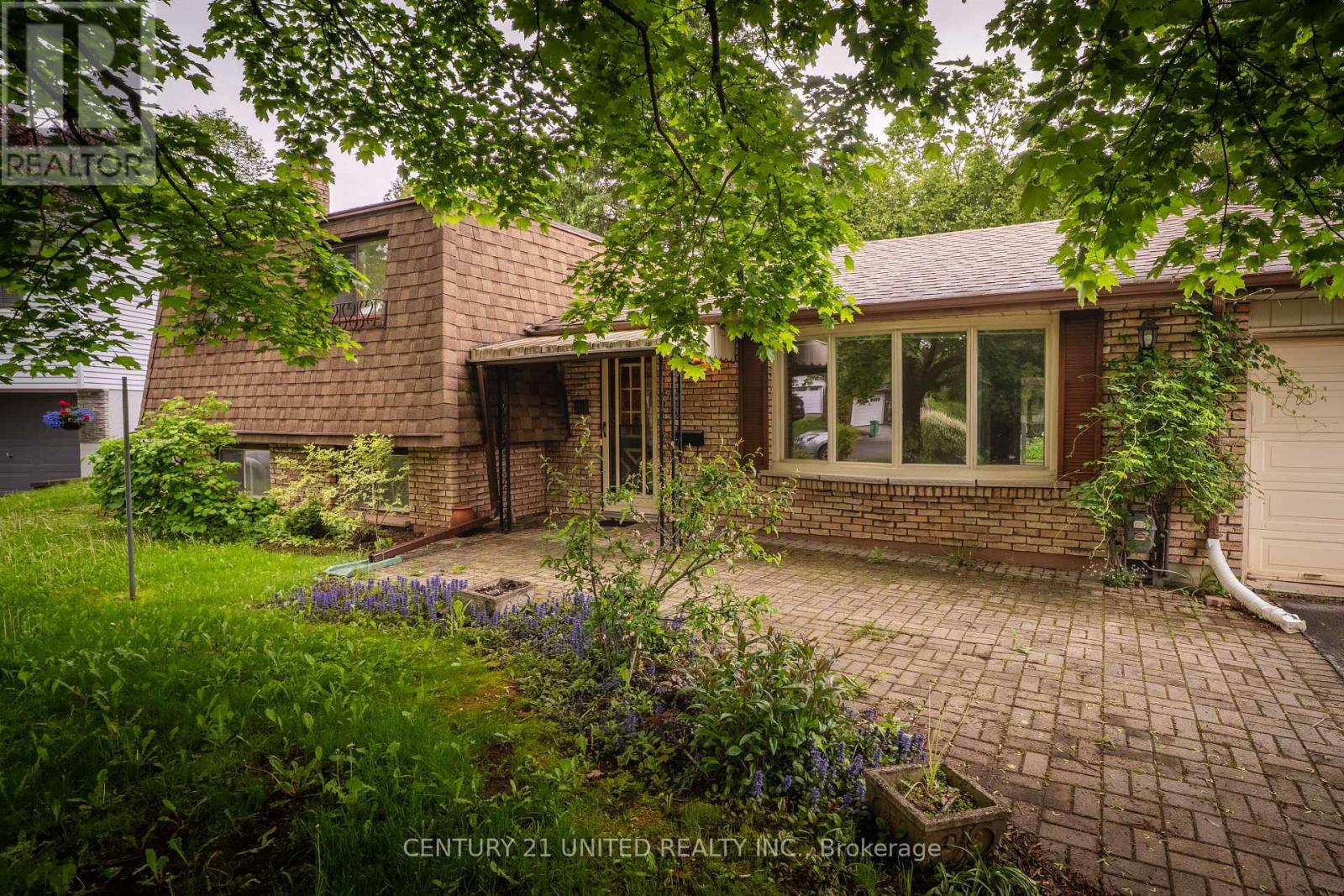 38 Parkview Drive, Peterborough North (South), Ontario  K9H 5M6 - Photo 6 - X12198850