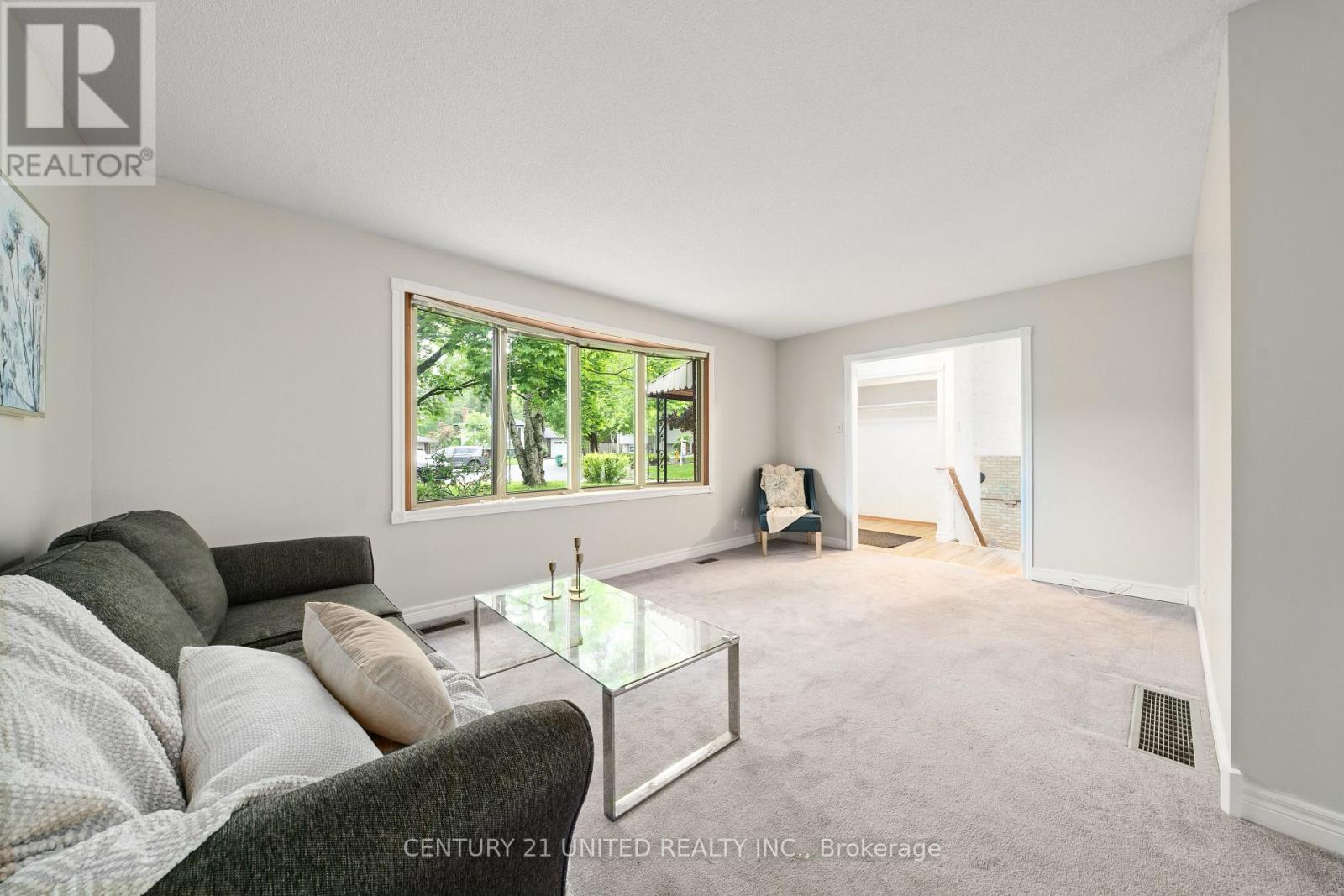 38 Parkview Drive, Peterborough North (South), Ontario  K9H 5M6 - Photo 9 - X12198850
