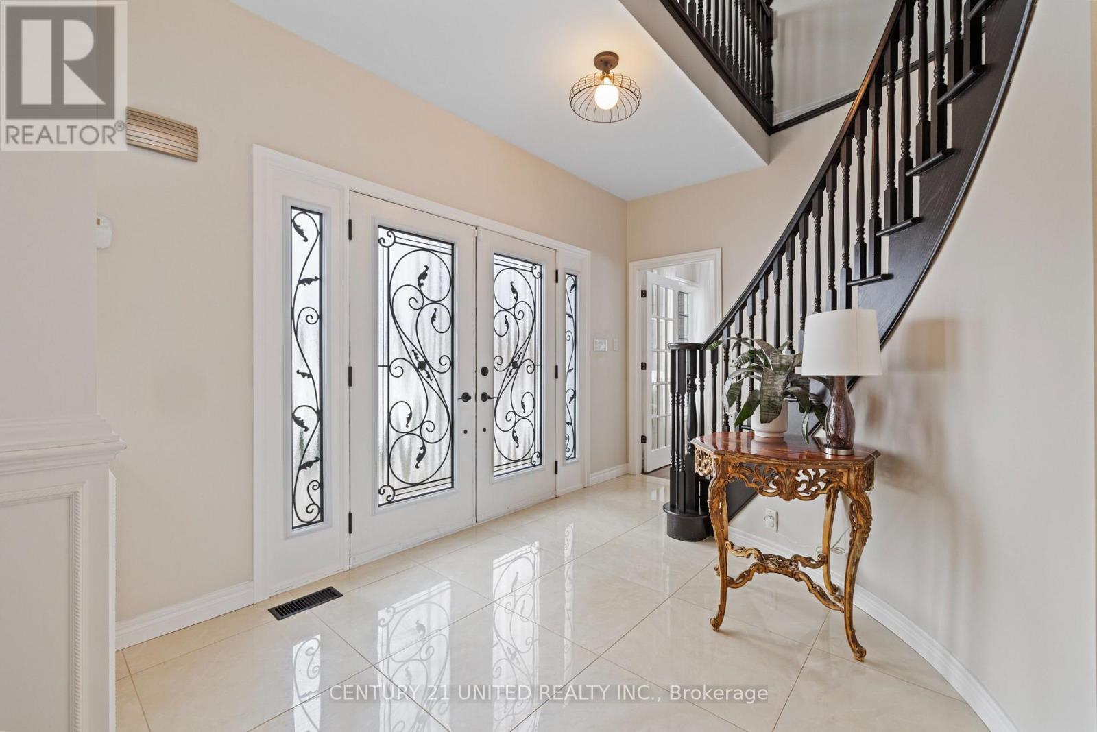 550 Naish Drive, Peterborough East (Central), Ontario  K9H 0E4 - Photo 4 - X12199072