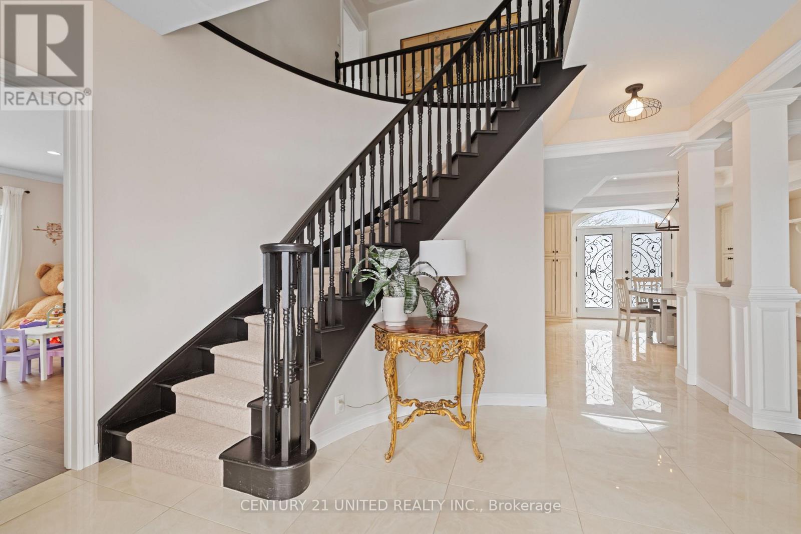 550 Naish Drive, Peterborough East (Central), Ontario  K9H 0E4 - Photo 5 - X12199072