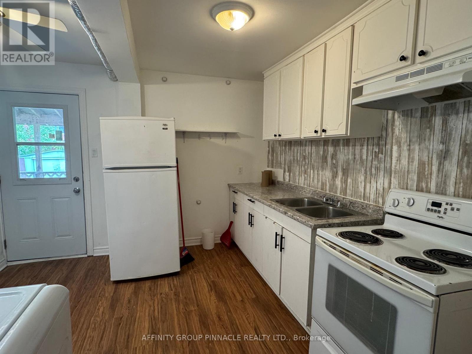 88 Albert Street S, Kawartha Lakes (Lindsay), Ontario  K9V 3H6 - Photo 16 - X12199155