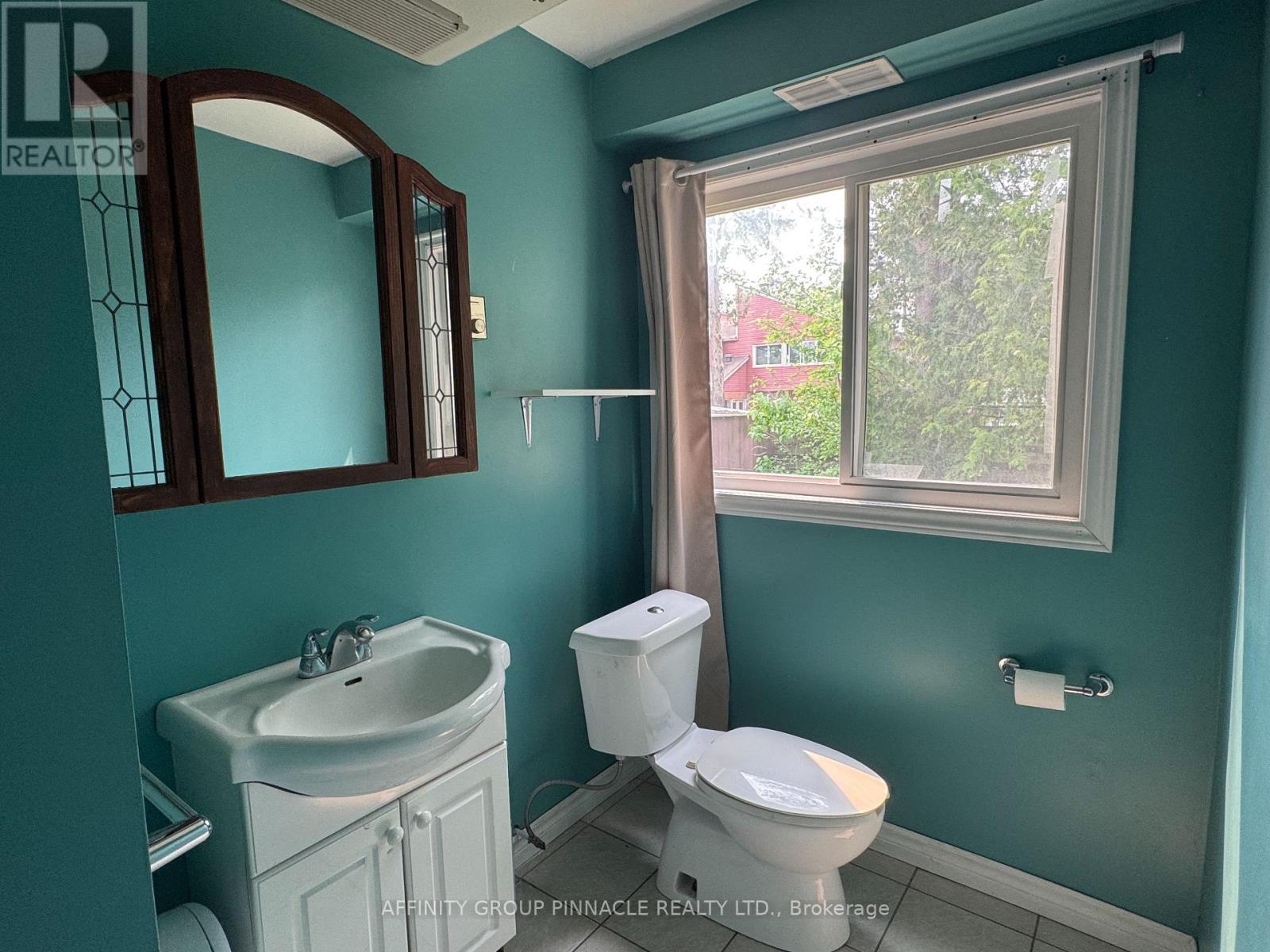 88 Albert Street S, Kawartha Lakes (Lindsay), Ontario  K9V 3H6 - Photo 17 - X12199155