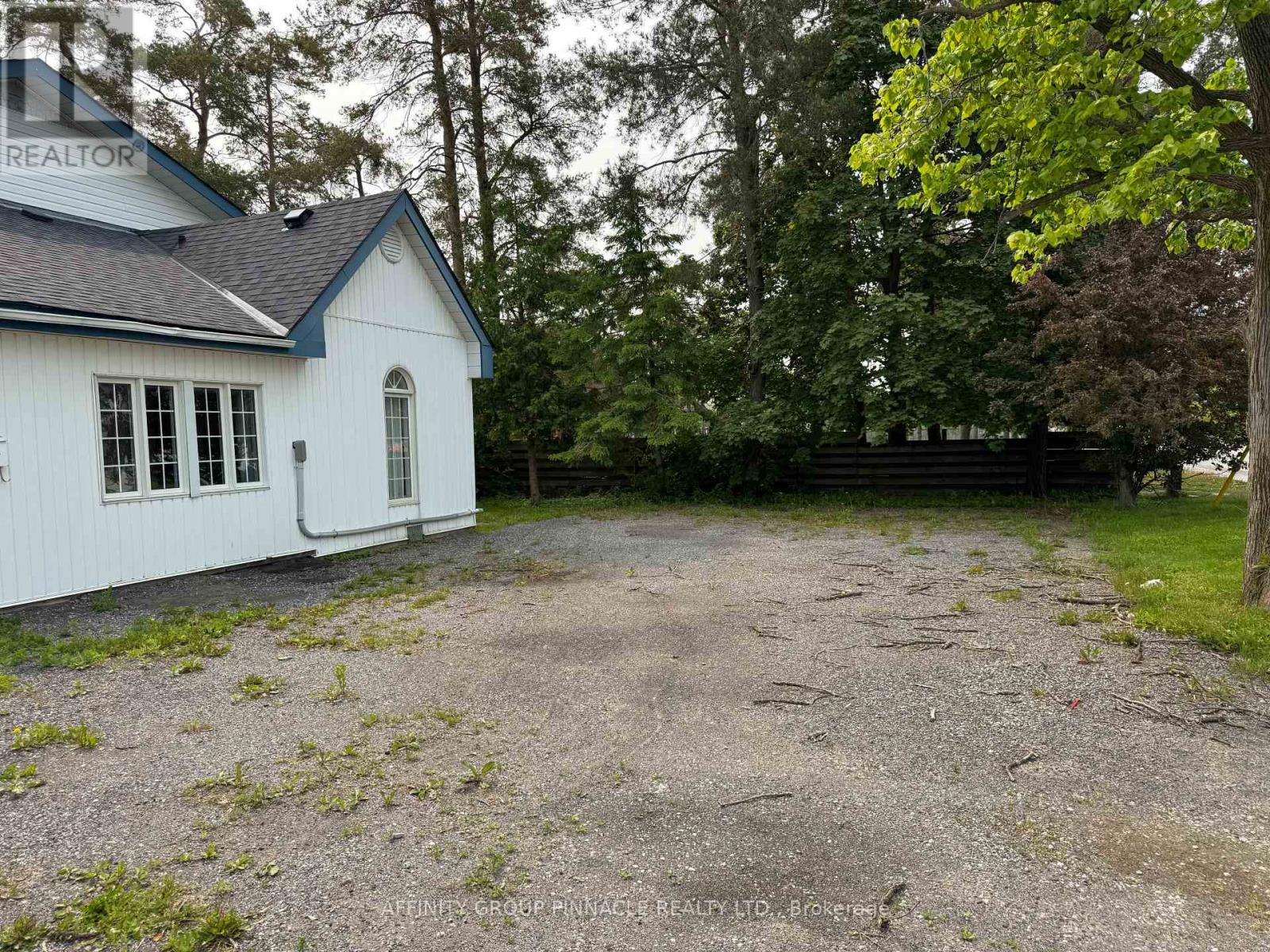 88 Albert Street S, Kawartha Lakes (Lindsay), Ontario  K9V 3H6 - Photo 3 - X12199155