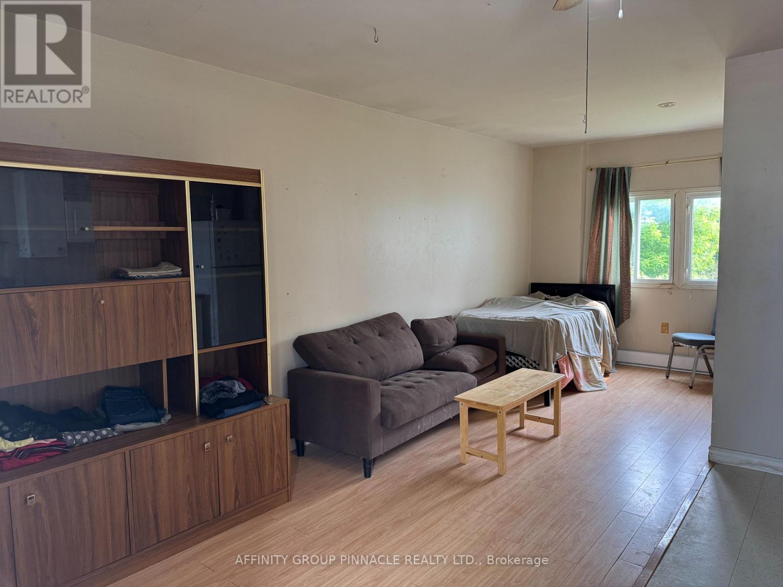 88 Albert Street S, Kawartha Lakes (Lindsay), Ontario  K9V 3H6 - Photo 4 - X12199155