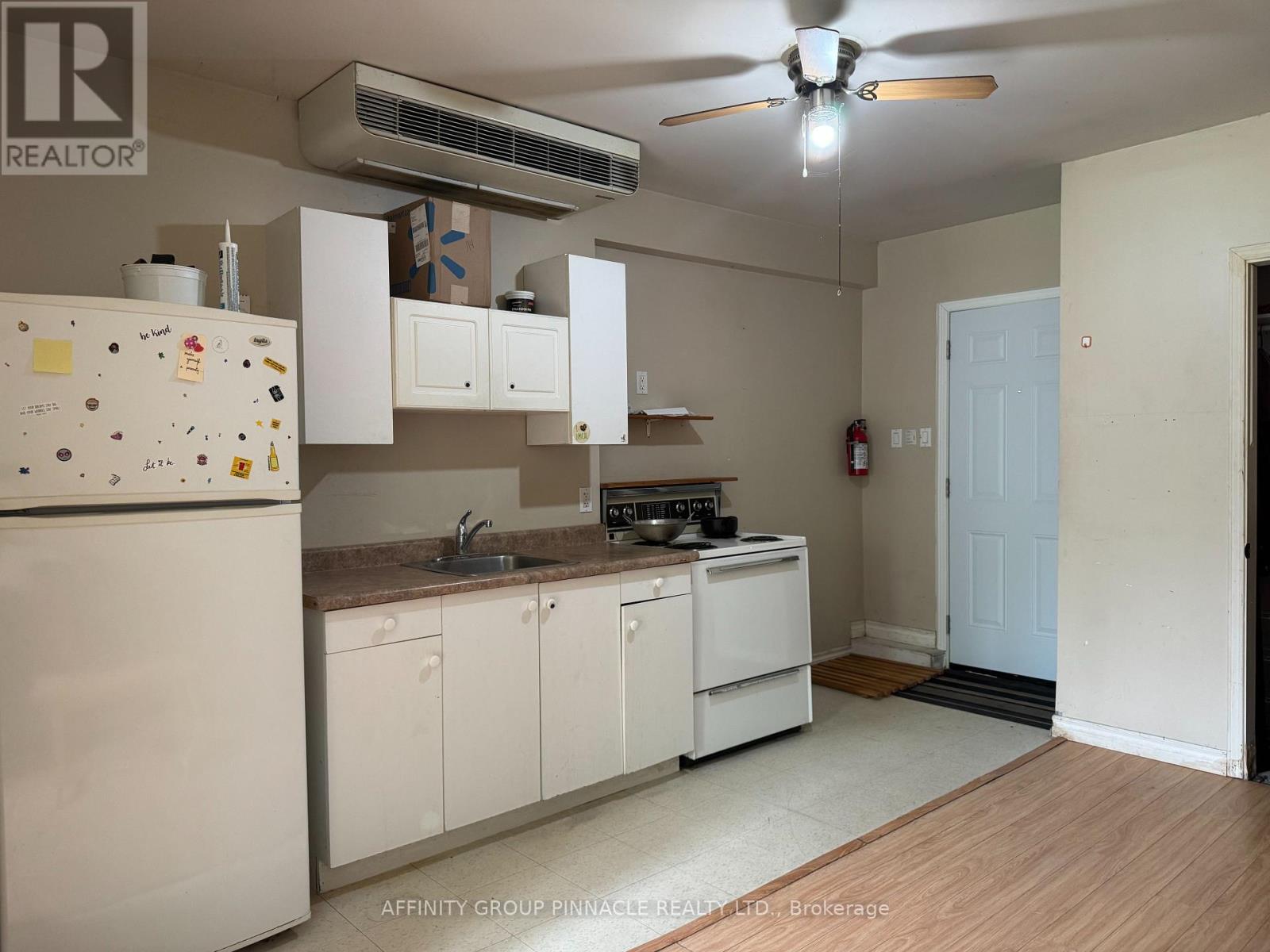 88 Albert Street S, Kawartha Lakes (Lindsay), Ontario  K9V 3H6 - Photo 5 - X12199155