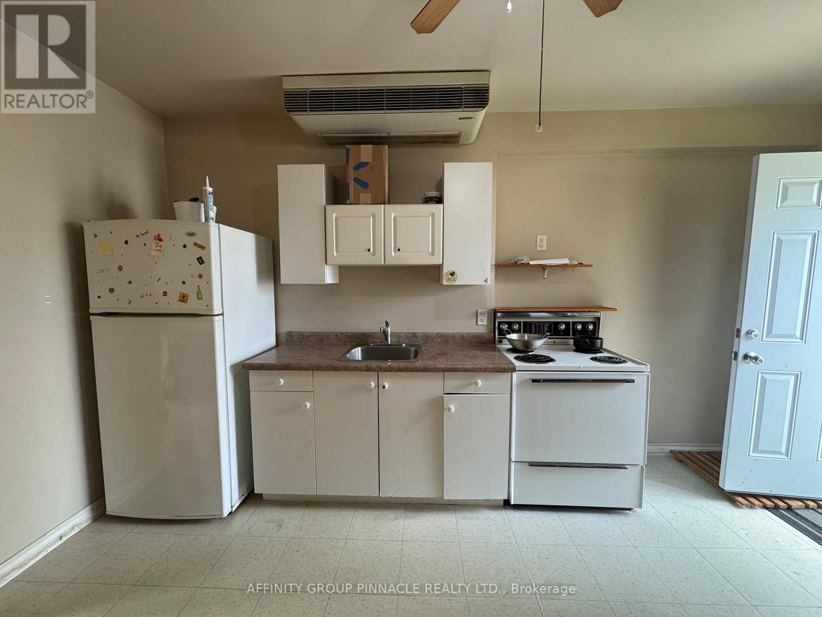 88 Albert Street S, Kawartha Lakes (Lindsay), Ontario  K9V 3H6 - Photo 6 - X12199155