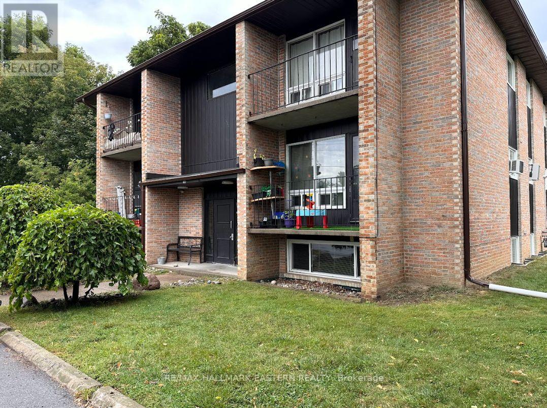 202 - 106 Lansdowne Street, Peterborough Central (South), Ontario  K9J 1Y1 - Photo 10 - X12199566
