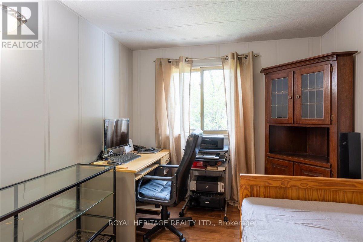 39 Circle Drive, Kawartha Lakes (Lindsay), Ontario  K9V 4R1 - Photo 12 - X12199739