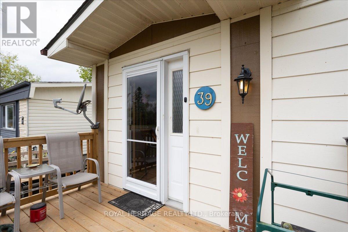 39 Circle Drive, Kawartha Lakes (Lindsay), Ontario  K9V 4R1 - Photo 2 - X12199739