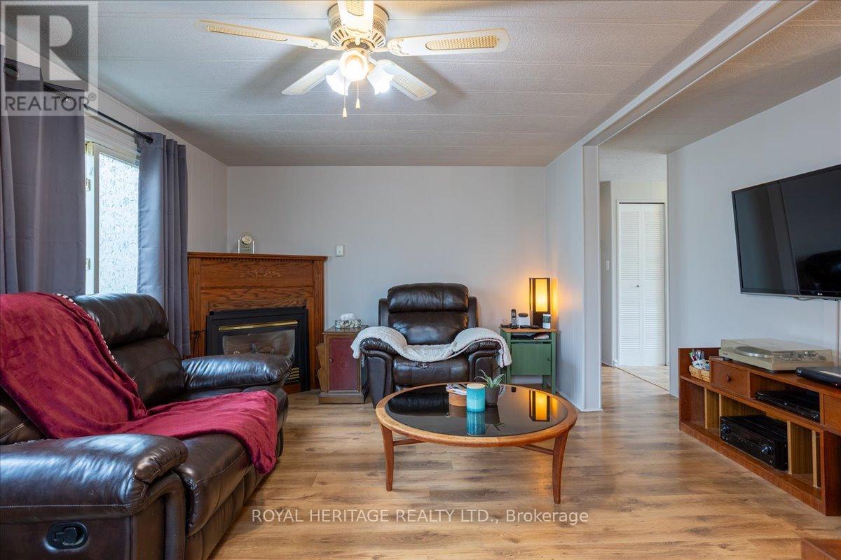 39 Circle Drive, Kawartha Lakes (Lindsay), Ontario  K9V 4R1 - Photo 4 - X12199739