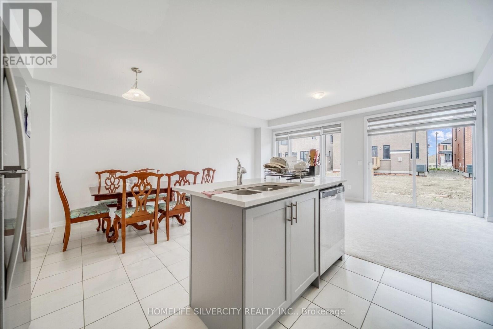 143 Corley Street, Kawartha Lakes (Lindsay), Ontario  K9V 0R4 - Photo 18 - X12200282