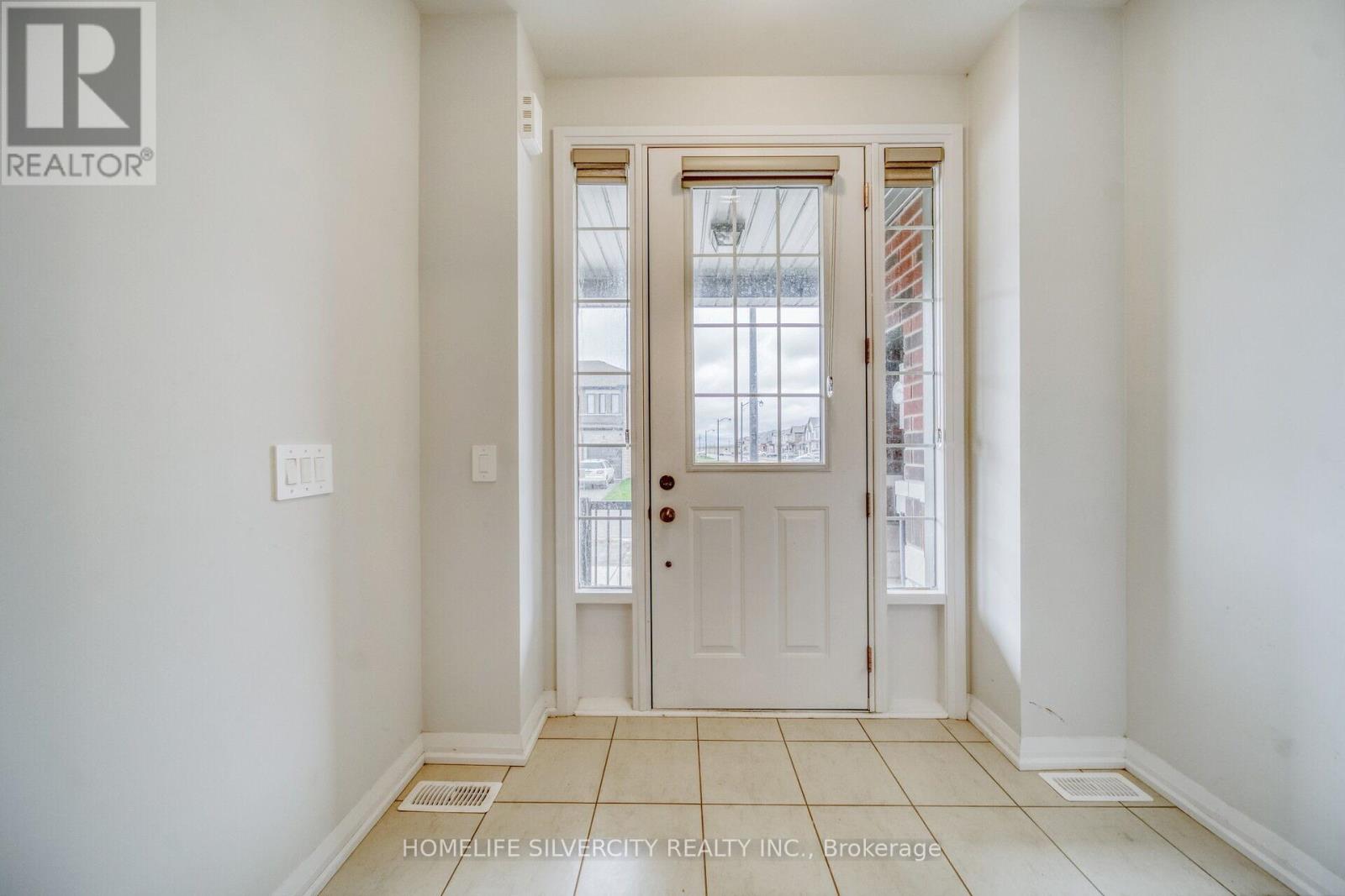 143 Corley Street, Kawartha Lakes (Lindsay), Ontario  K9V 0R4 - Photo 3 - X12200282