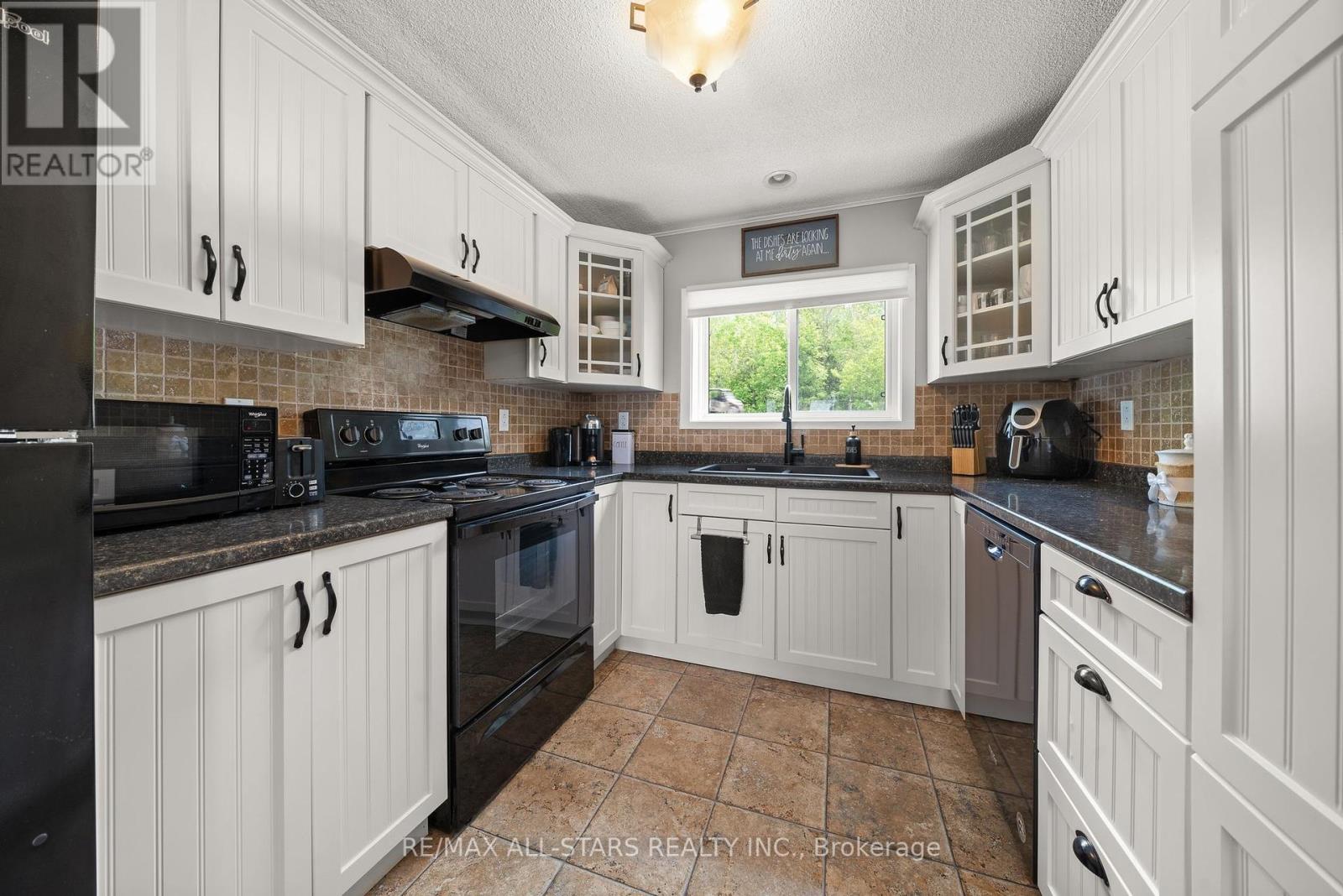 267 Snug Harbour Road, Kawartha Lakes (Fenelon), Ontario  K9V 4R4 - Photo 9 - X12200562