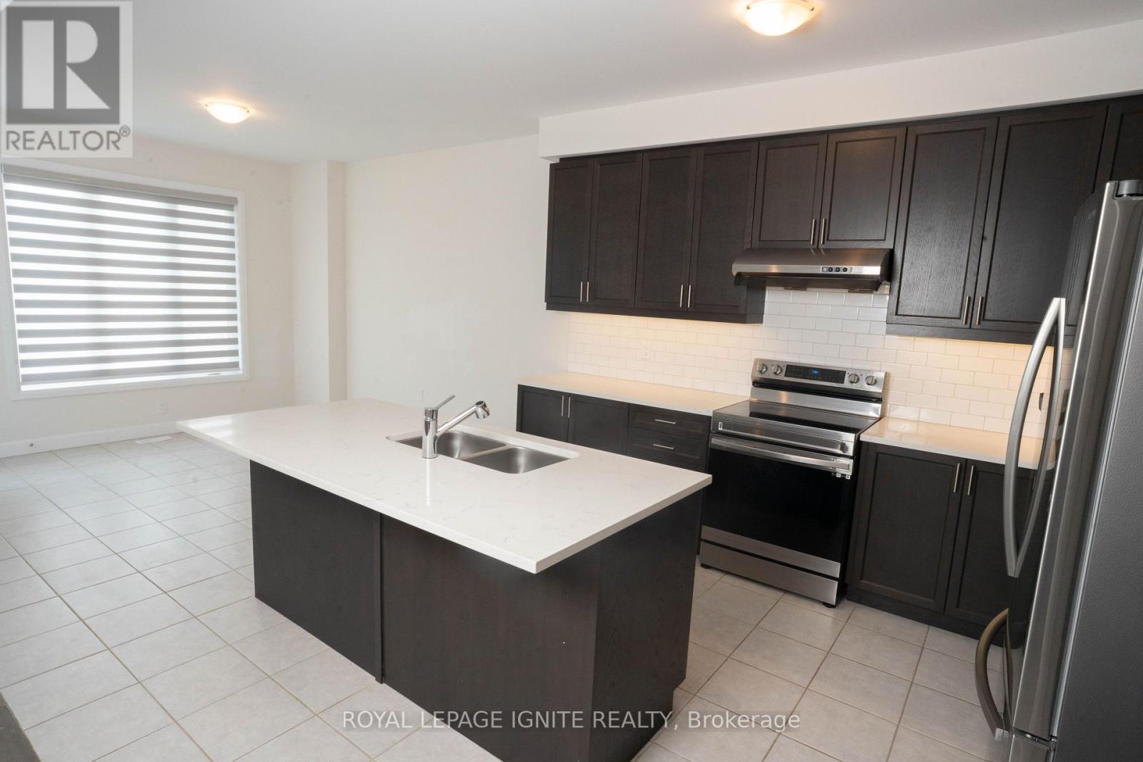 233 O'neil Street, Peterborough North (North), Ontario  K9K 0H8 - Photo 8 - X12200563