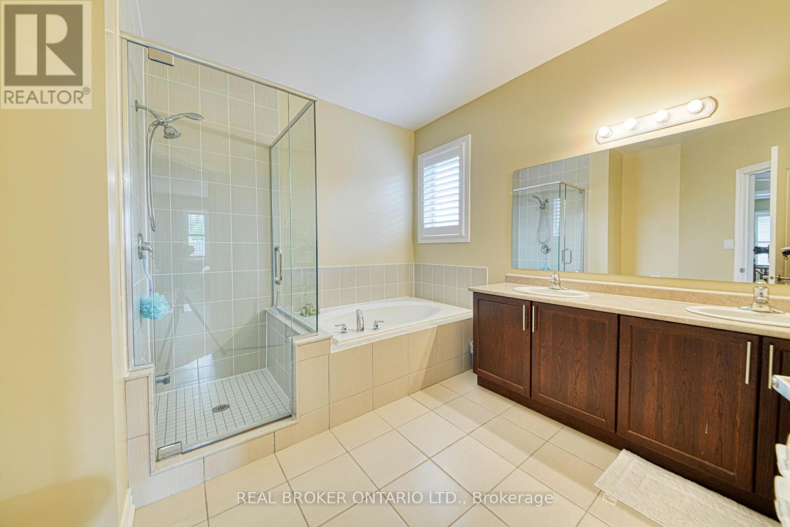 42 Barron Boulevard, Kawartha Lakes (Lindsay), Ontario  K9V 0C4 - Photo 5 - X12200596