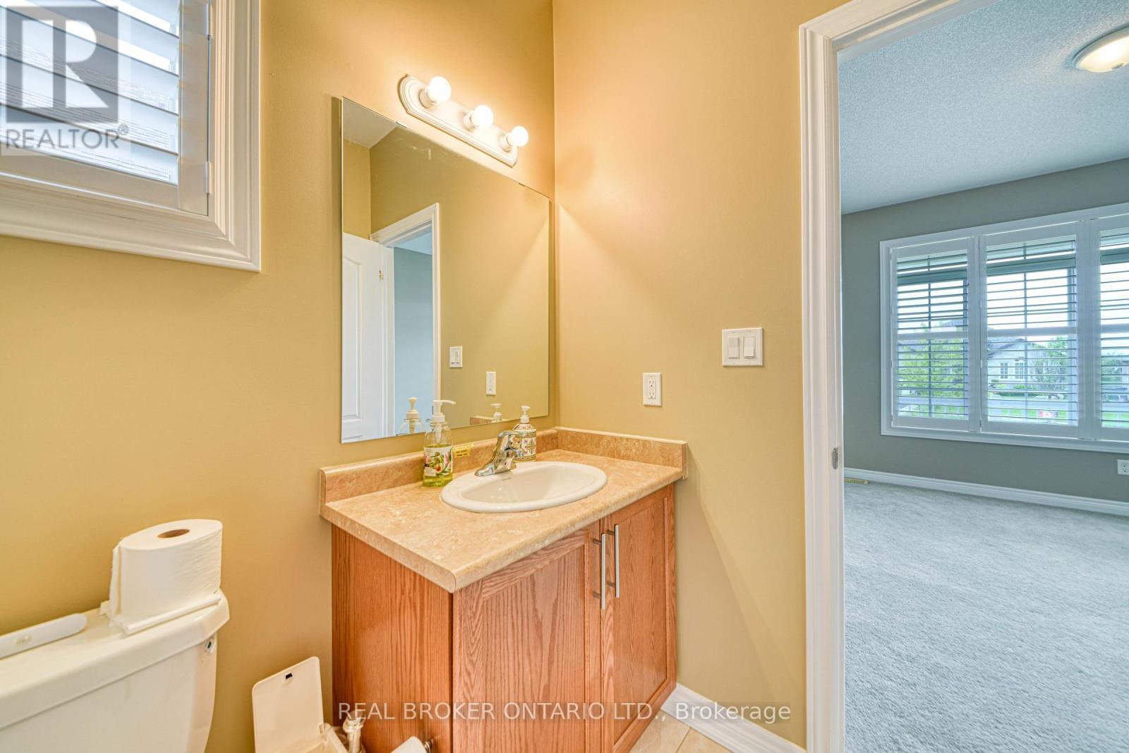 42 Barron Boulevard, Kawartha Lakes (Lindsay), Ontario  K9V 0C4 - Photo 8 - X12200596