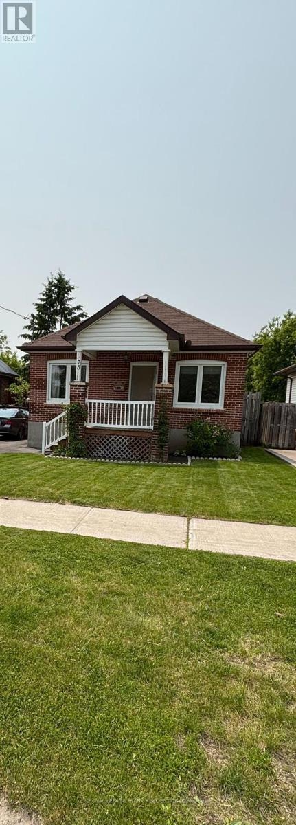 73 Pine Street, Peterborough Central (South), Ontario  K9J 5A6 - Photo 5 - X12201082