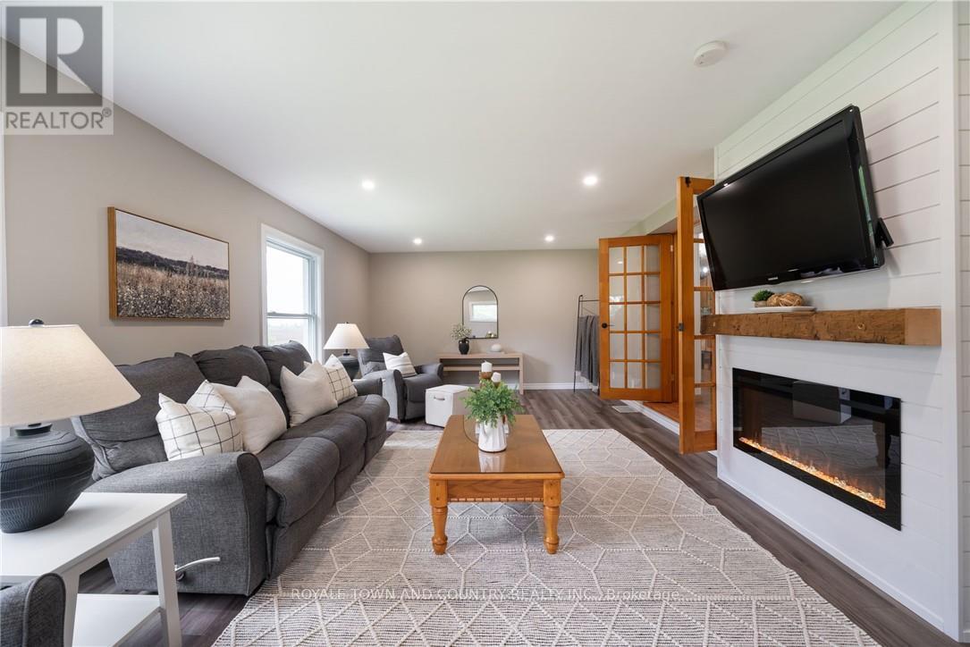 1320 Heights Road, Kawartha Lakes (Lindsay), Ontario  K9V 4R3 - Photo 6 - X12201962