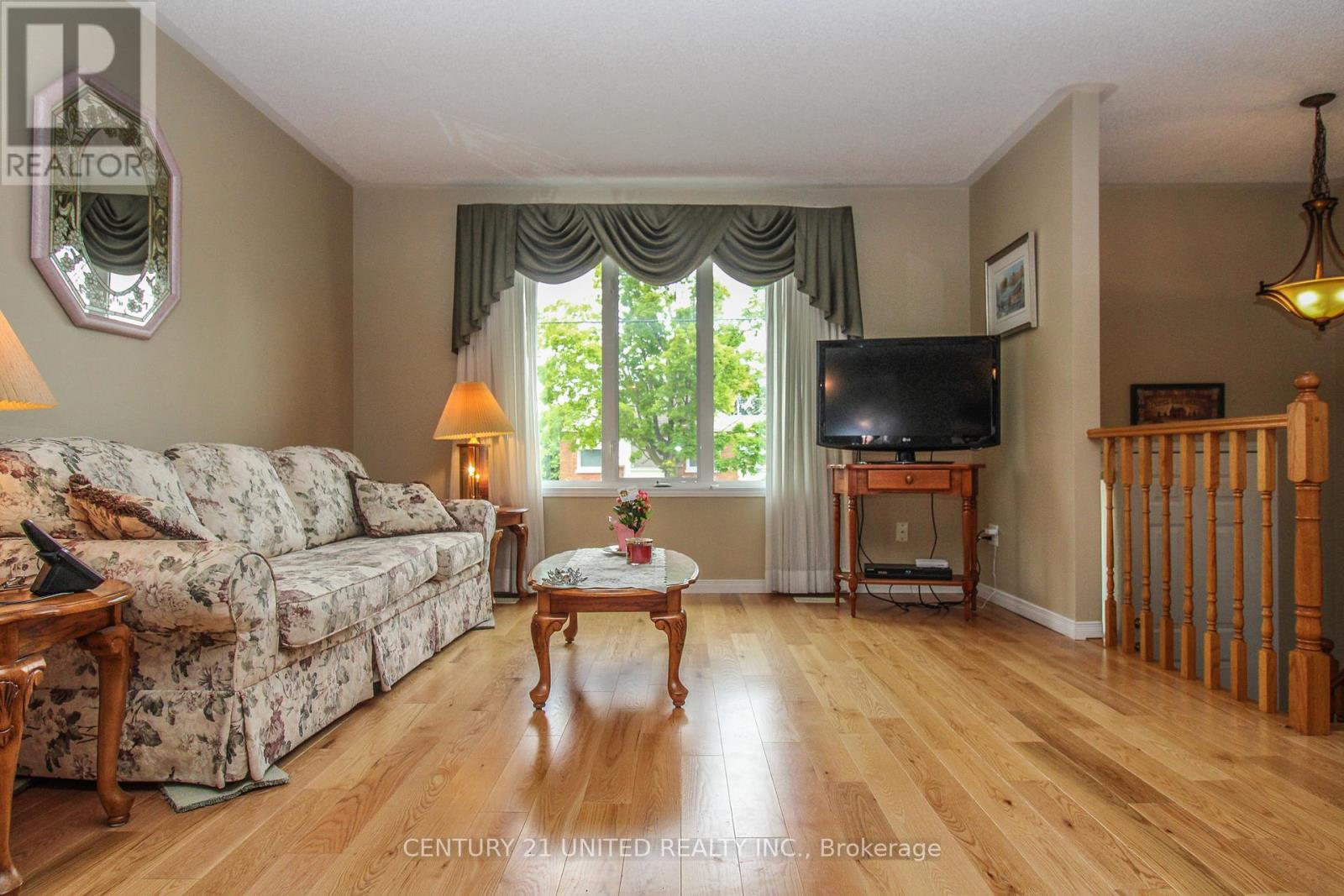 449 King George Street, Peterborough South (West), Ontario  K9J 1S2 - Photo 4 - X12202176