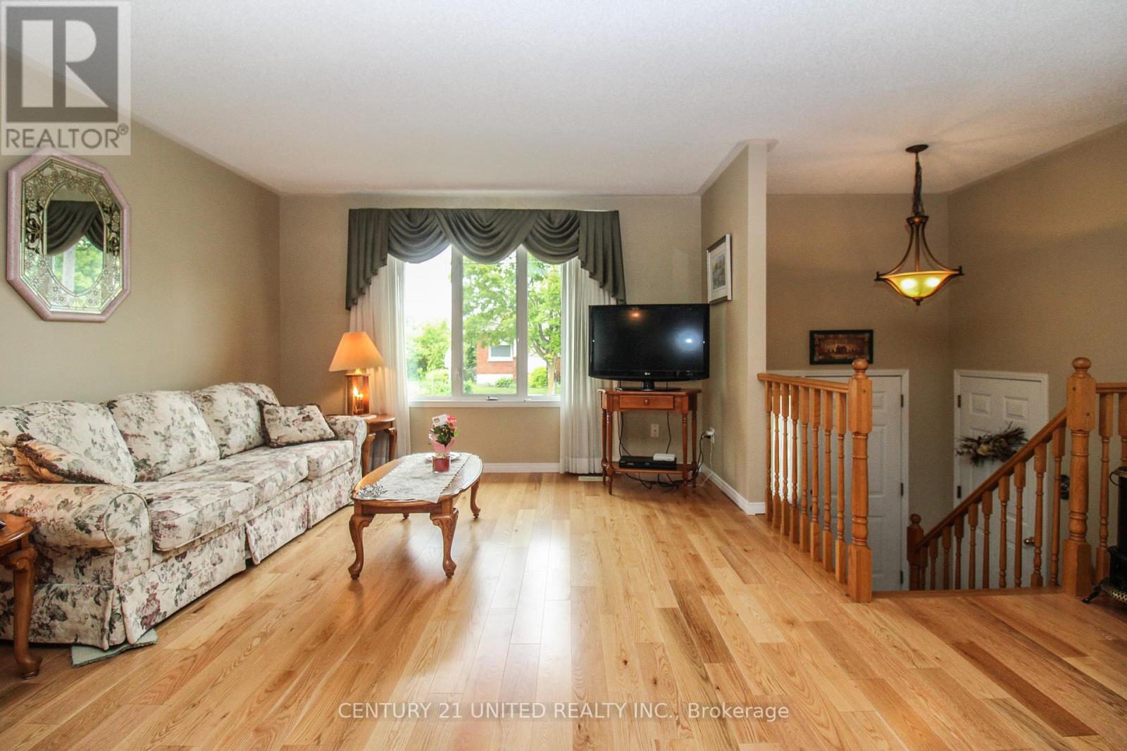 449 King George Street, Peterborough South (West), Ontario  K9J 1S2 - Photo 5 - X12202176