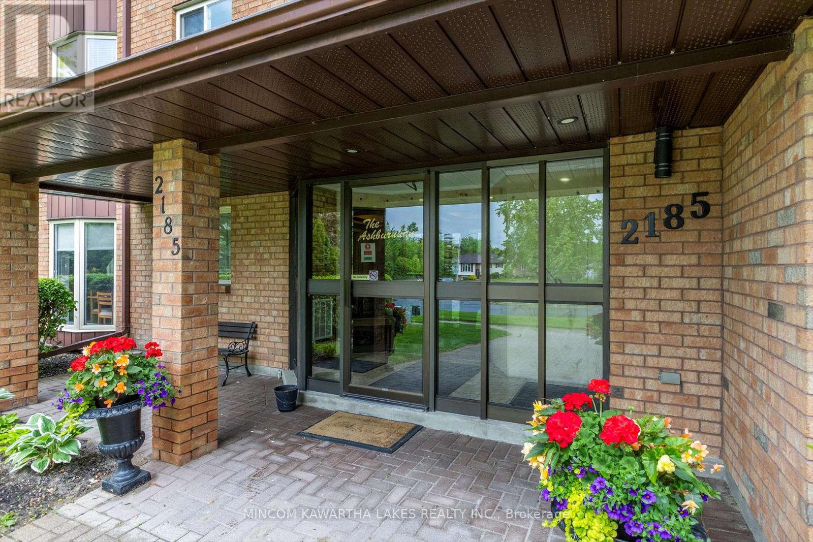 303 - 2185 Walker Avenue, Peterborough East (South), Ontario  K9L 1T6 - Photo 4 - X12202184