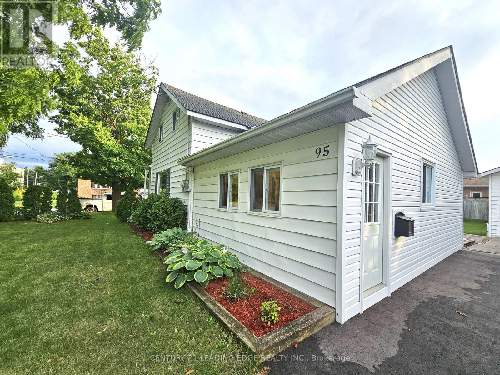 95 Adelaide Street N, Kawartha Lakes (Lindsay), Ontario  K9V 4L6 - Photo 1 - X12202010